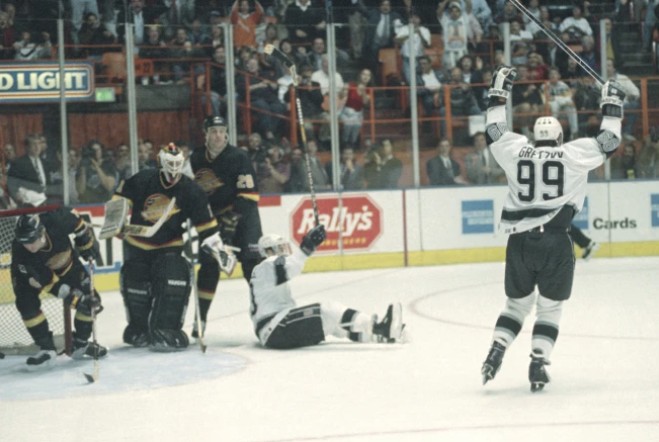 Alex Ovechkin Breaks Gretzky's All-Time NHL Goals Record