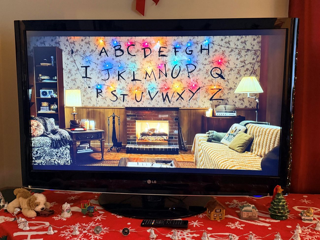Streaming Fireplaces on TV: Netflix Themes, Apps, and Easy Cozy Hacks