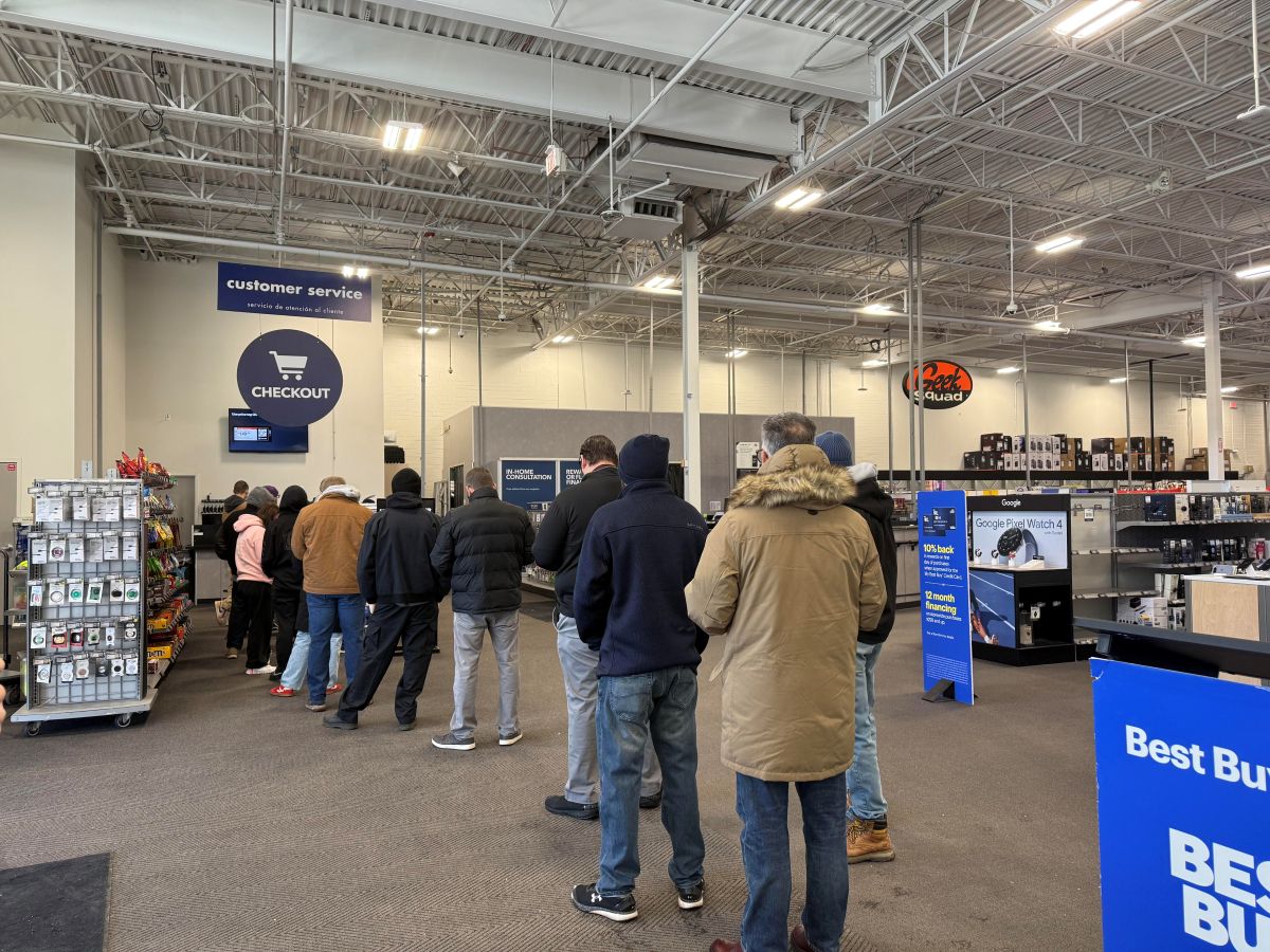 Best Buy Pokémon Day 2026 Release Draws Early-Morning Lines